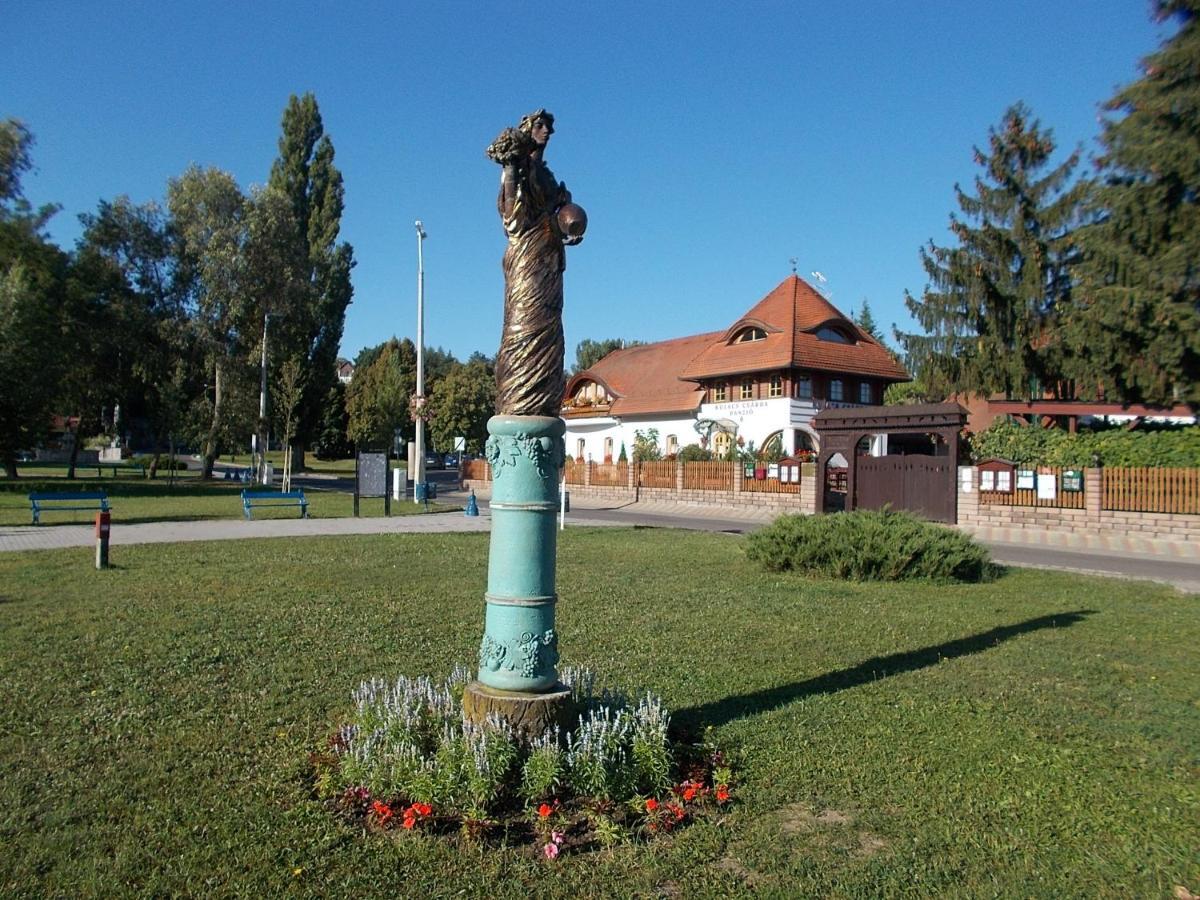 Tulip Family Apartments Eger Buitenkant foto